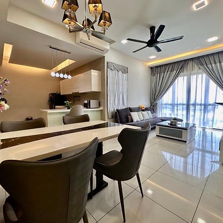 Takuro Homestay Petaling Jaya Esterno foto