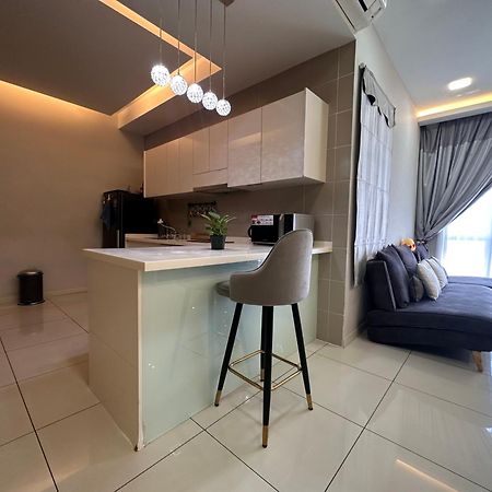 Takuro Homestay Petaling Jaya Esterno foto